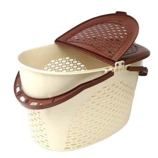 Basket of carrying cats